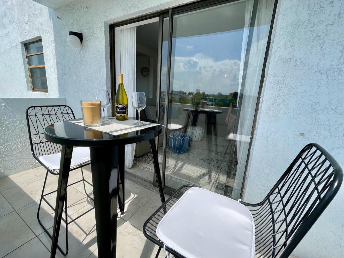 Large 1 Bedroom Apartment With Free Private Parking Miami Beach Exterior photo